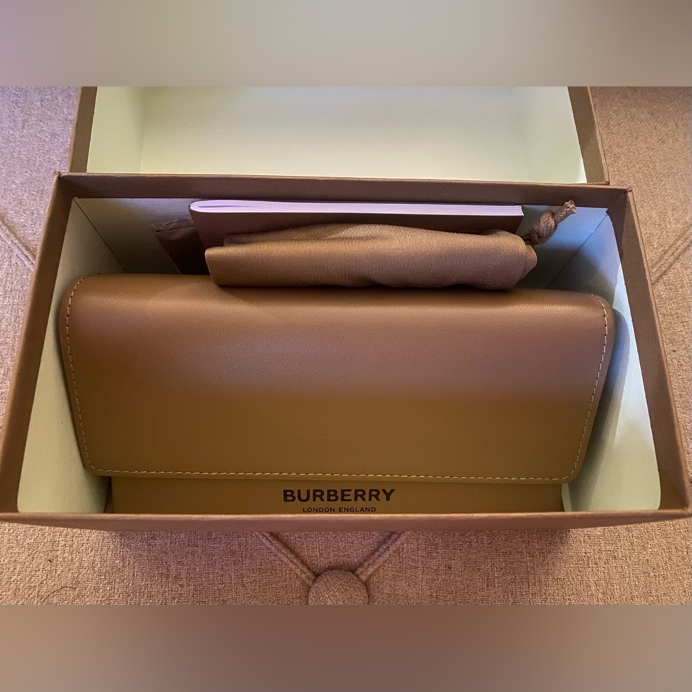 NWT BURBERRY SUNGLASSES UNISEX GREEN ELDON 0BE4349 - Picture 3 of 7